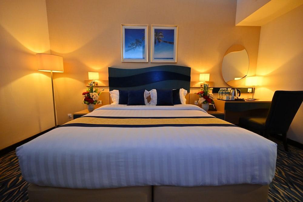 Отель Harbour 4*